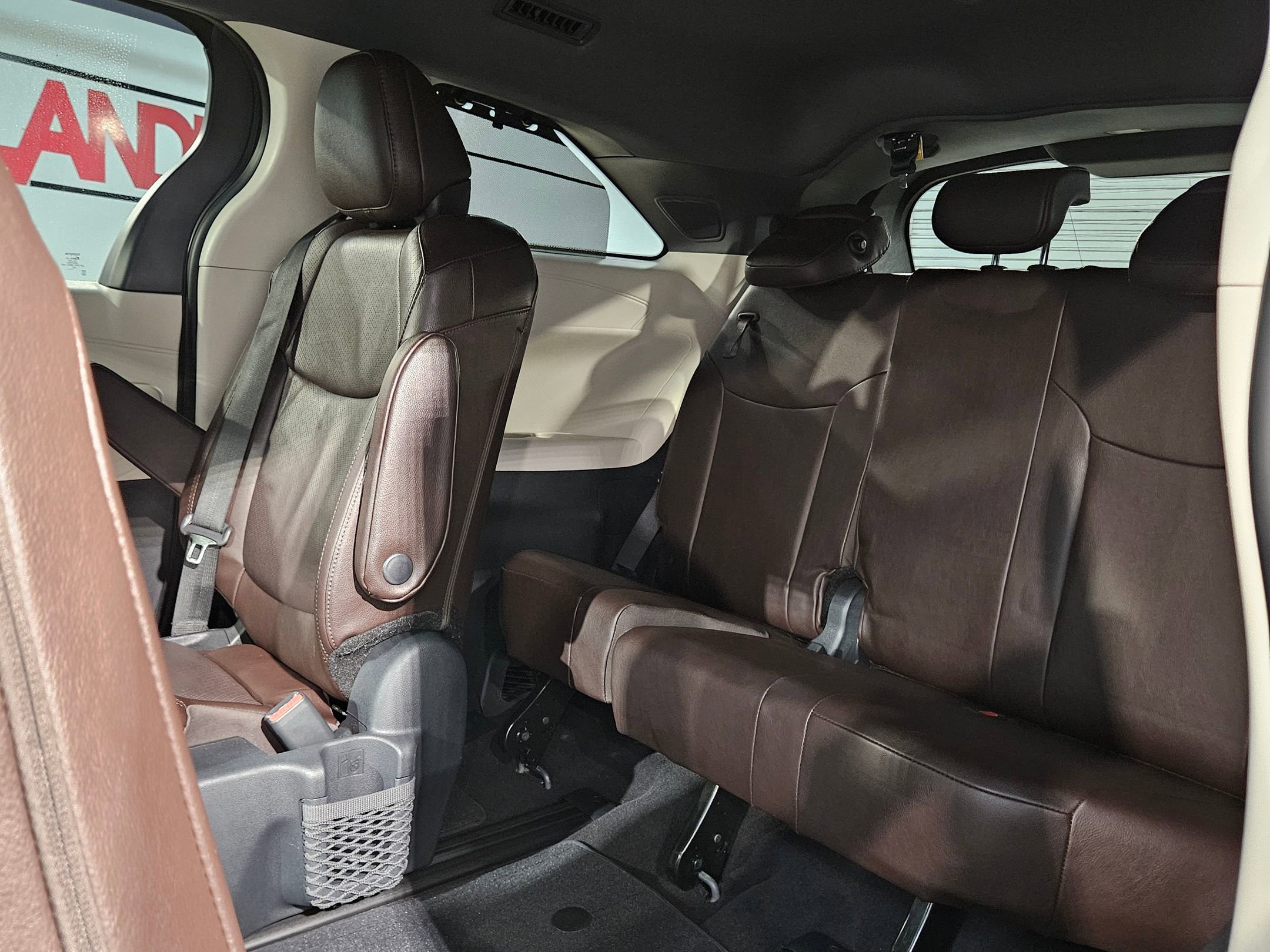 Used 2023 Toyota Sienna Platinum image 38
