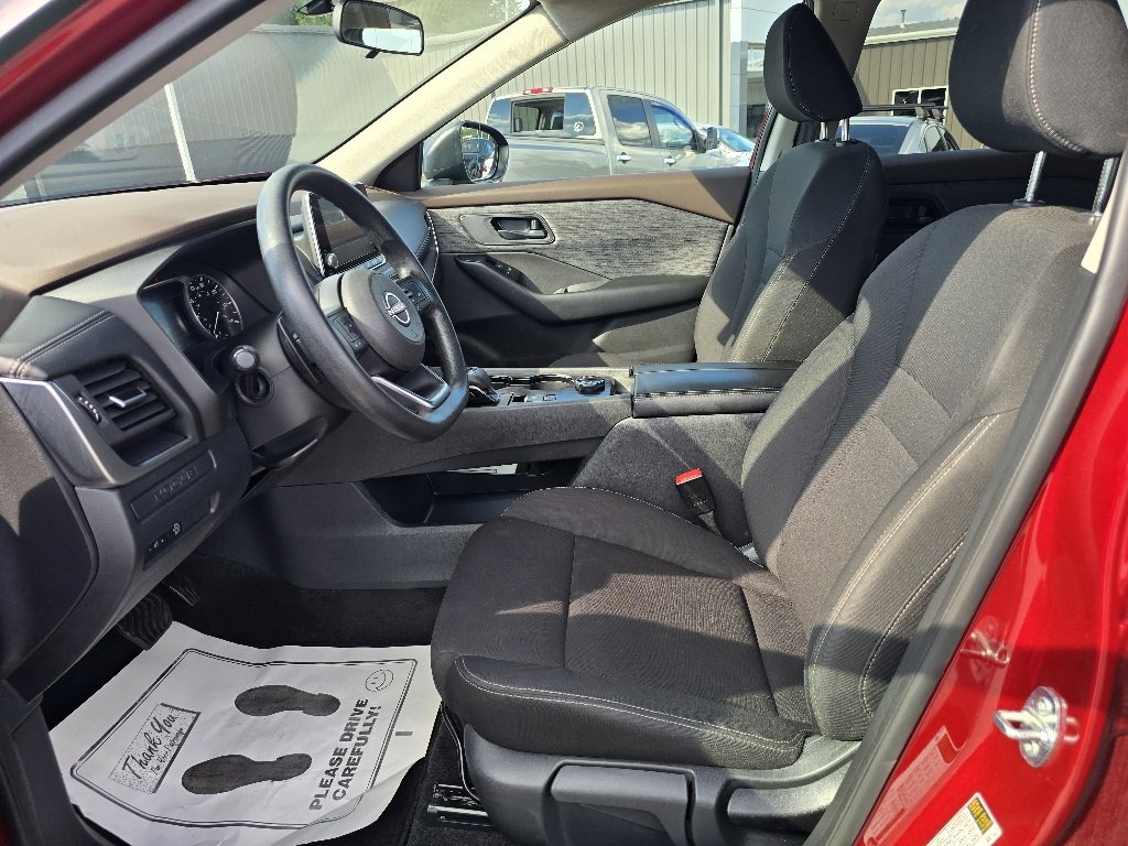 Used 2023 Nissan Rogue S image 9