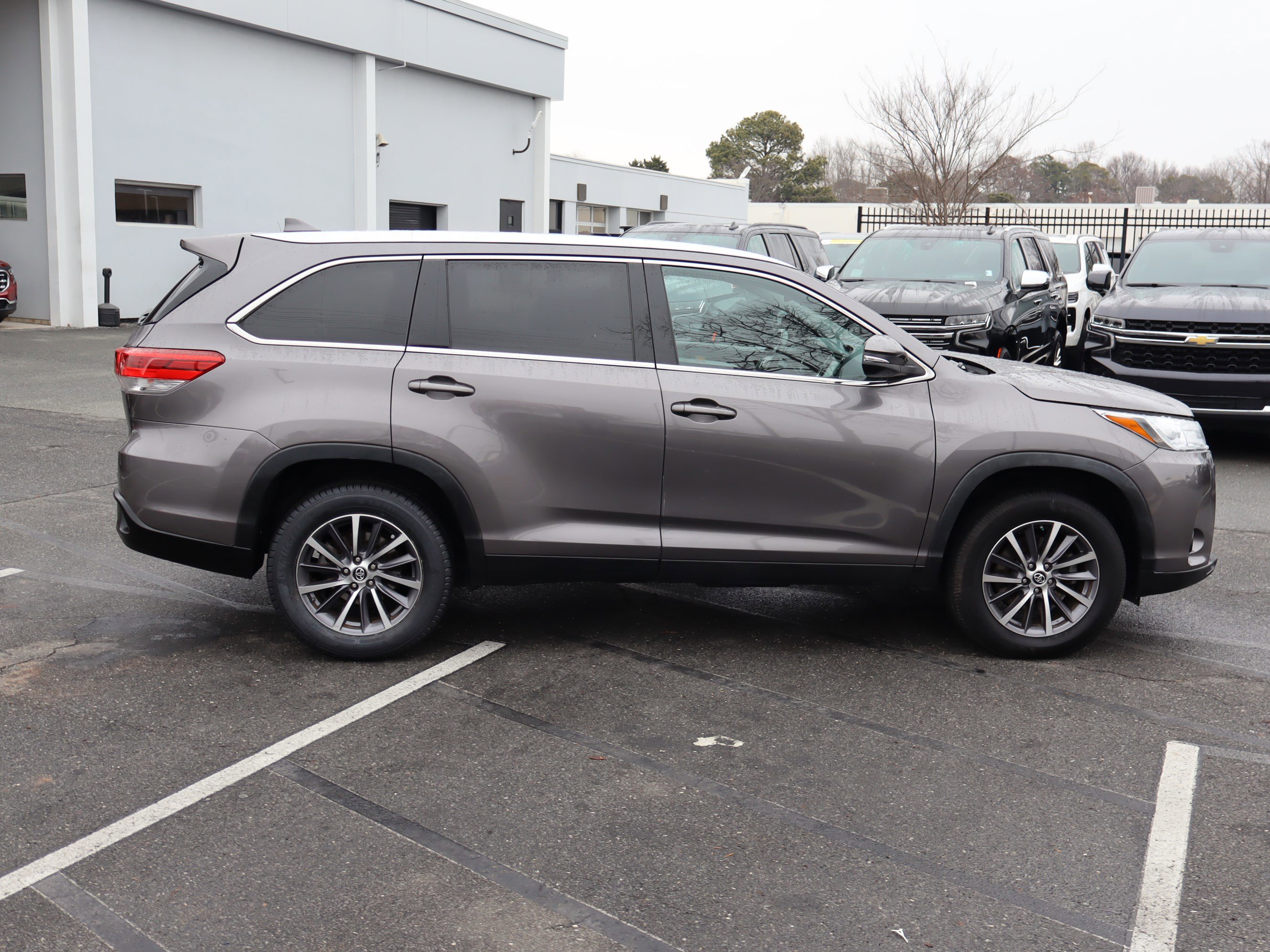 Used 2019 Toyota Highlander XLE image 11