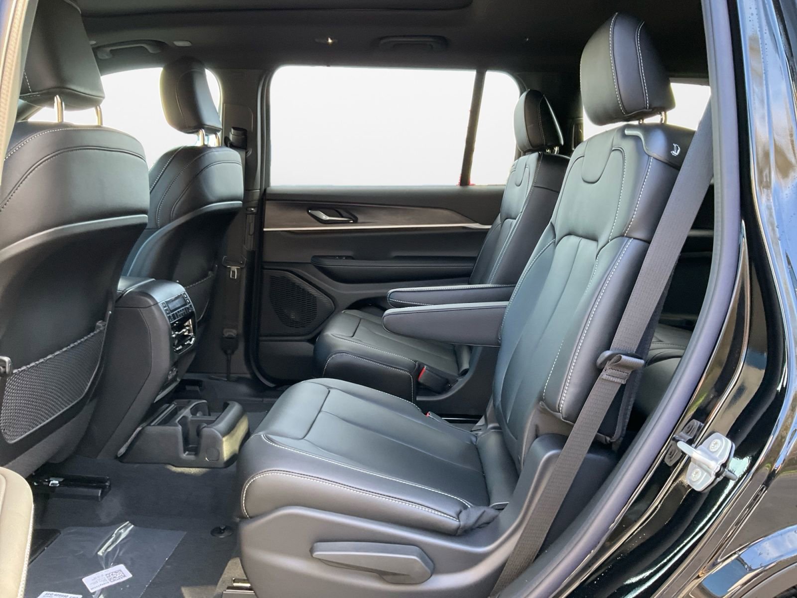 New 2025 Jeep Grand Cherokee L Limited w/ Trailer Tow Package image 13