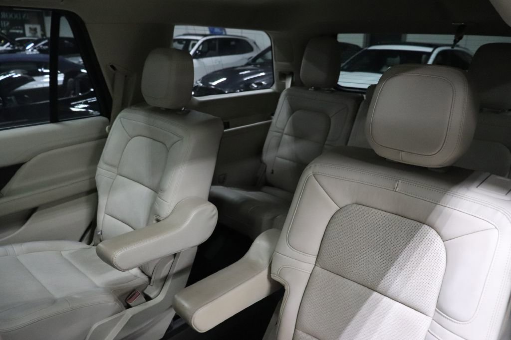 Used 2021 Lincoln Navigator Reserve w/ Luxury Package image 16