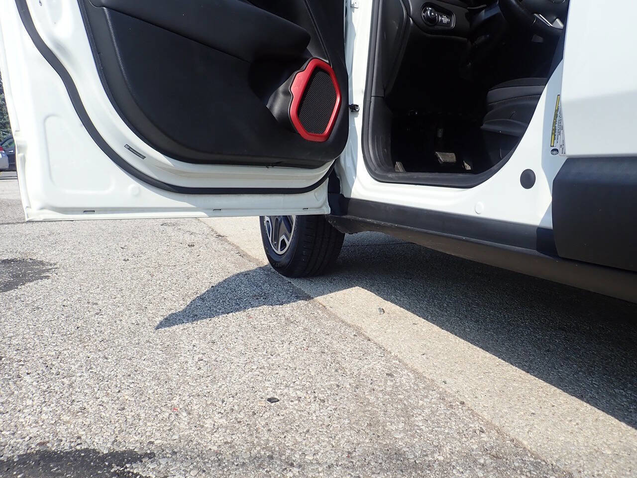 Used 2016 Jeep Renegade Trailhawk w/ Cold Weather Group image 14