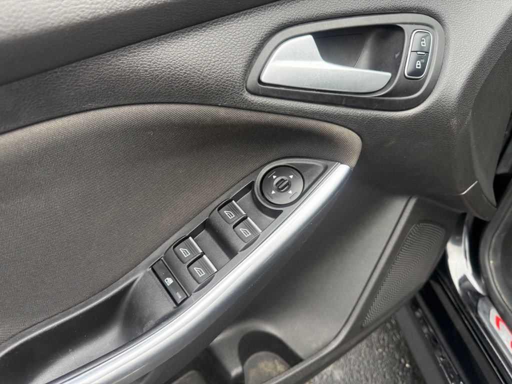 Used 2017 Ford Focus ST w/ Equipment Group 401A FWD image 11