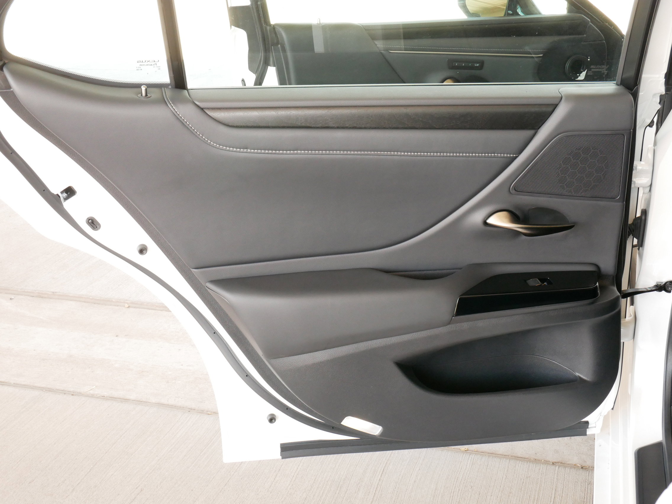 Certified 2025 Lexus ES 300h w/ Premium Package FWD image 24