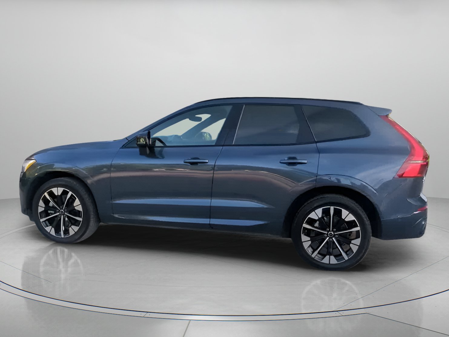 Used 2026 Volvo XC60 B5 Plus AWD/4WD image 17
