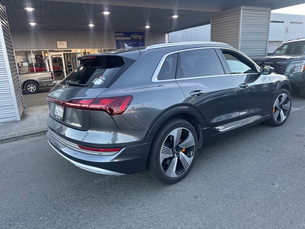 Used 2019 Audi e-tron Prestige w/ Prestige Package AWD/4WD image 3