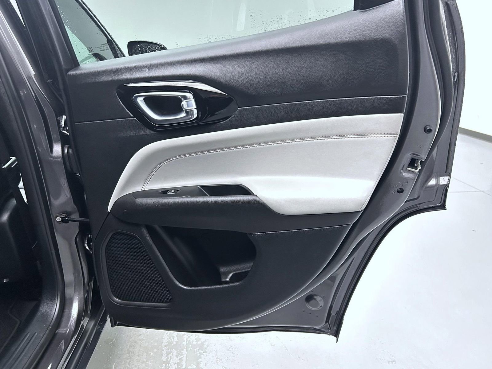 Used 2024 Jeep Compass Limited image 17