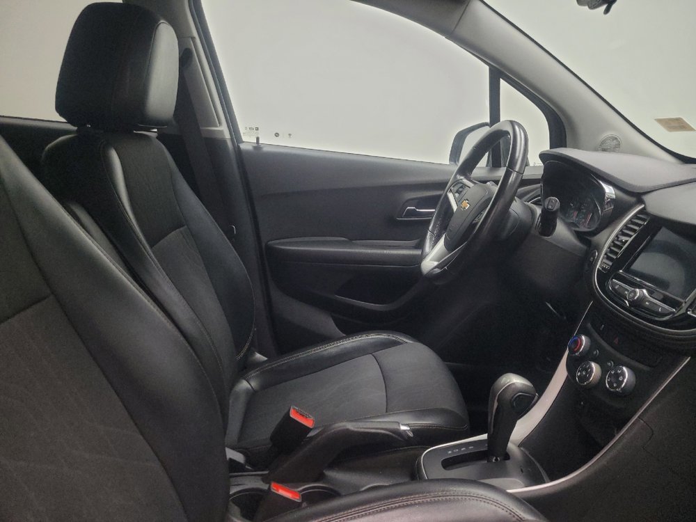 Used 2020 Chevrolet Trax LT w/ LT Convenience Package image 21