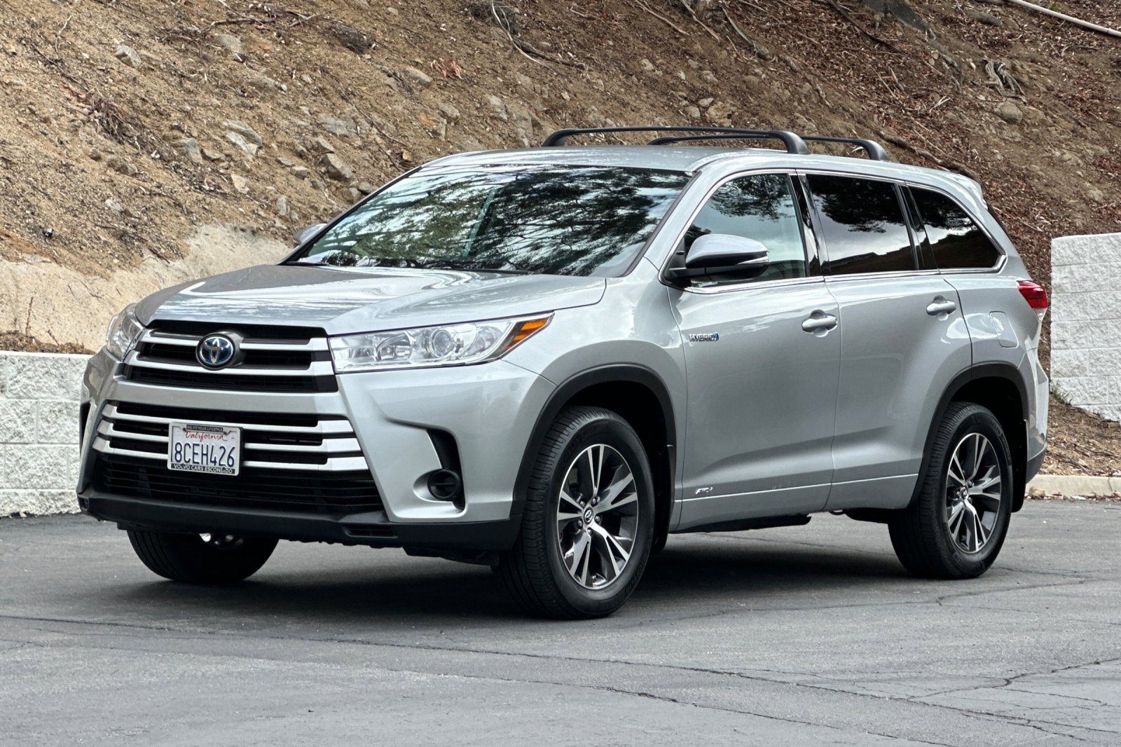 Used 2018 Toyota Highlander LE w/ Carpet Mat Package (TMS) AWD/4WD image 8