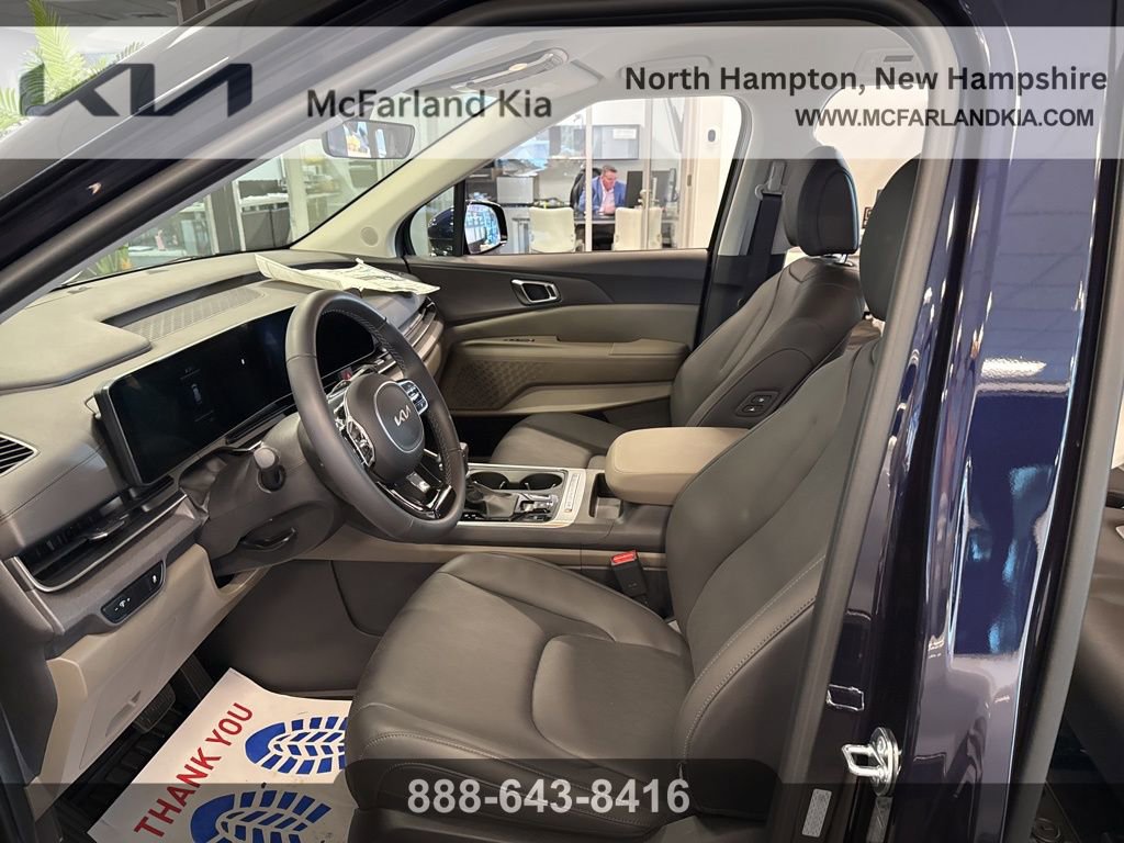 Used 2026 Kia Carnival EX image 10
