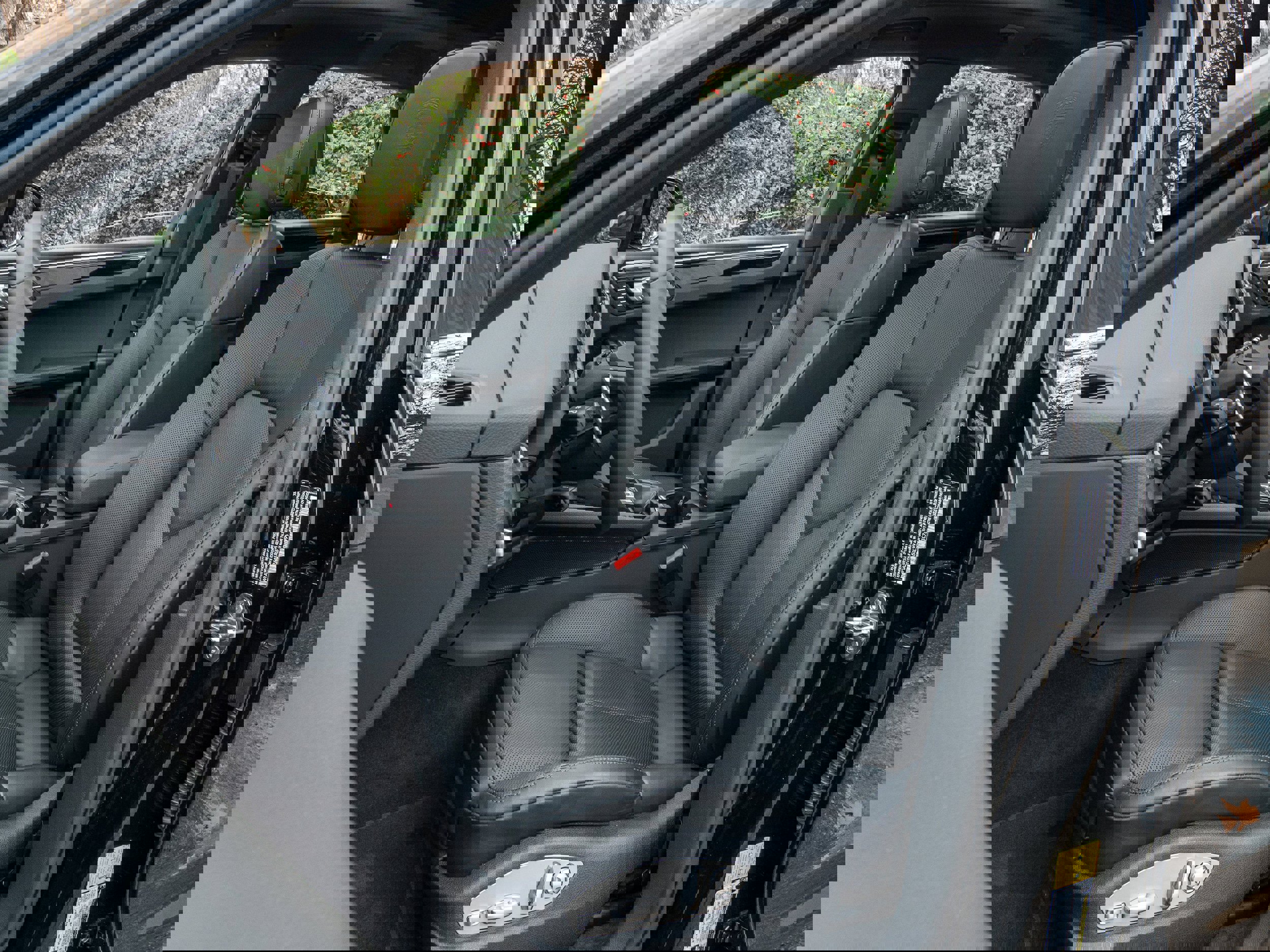 Certified 2025 Porsche Macan image 5