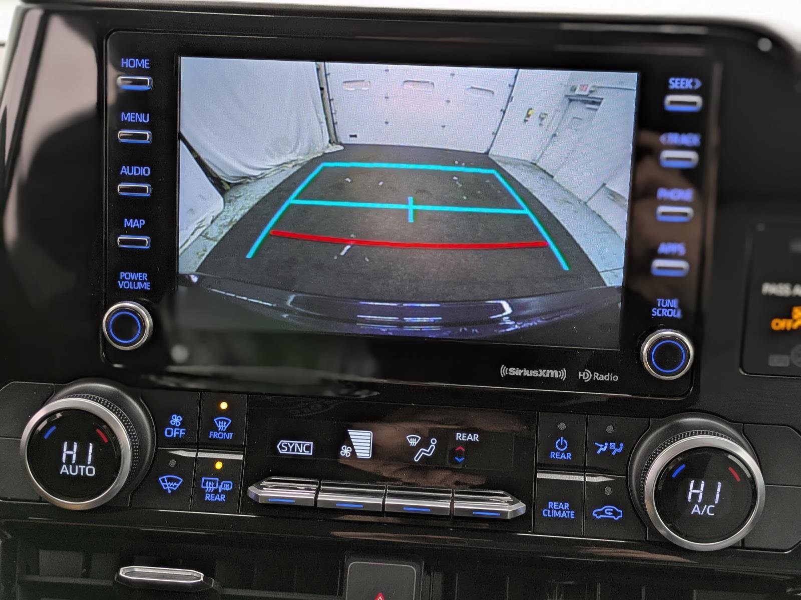 Used 2022 Toyota Highlander LE image 9