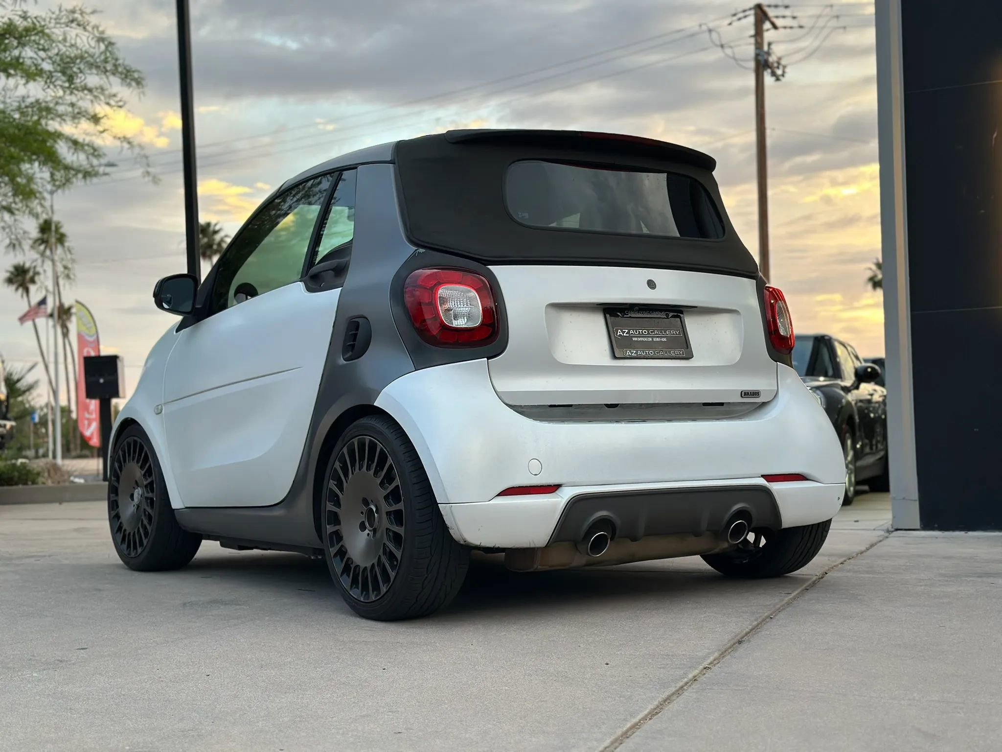 Used 2017 smart fortwo passion RWD image 11