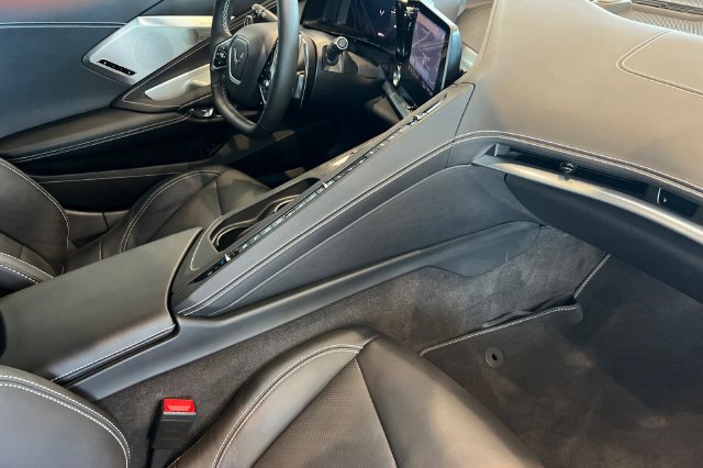 Used 2023 Chevrolet Corvette Stingray Preferred Cpe w/ Z51 Performance Package RWD image 18
