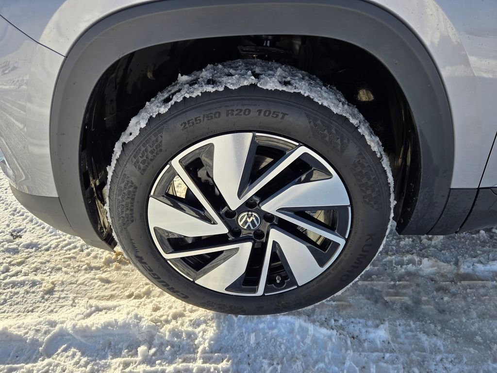 Used 2025 Volkswagen Atlas SE image 32