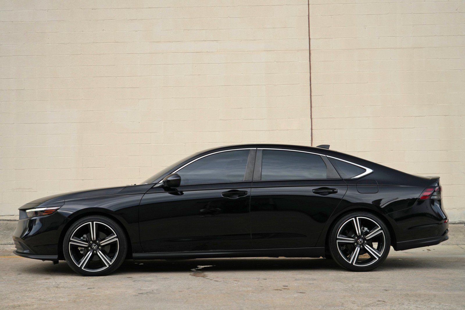 Used 2023 Honda Accord Sport image 8