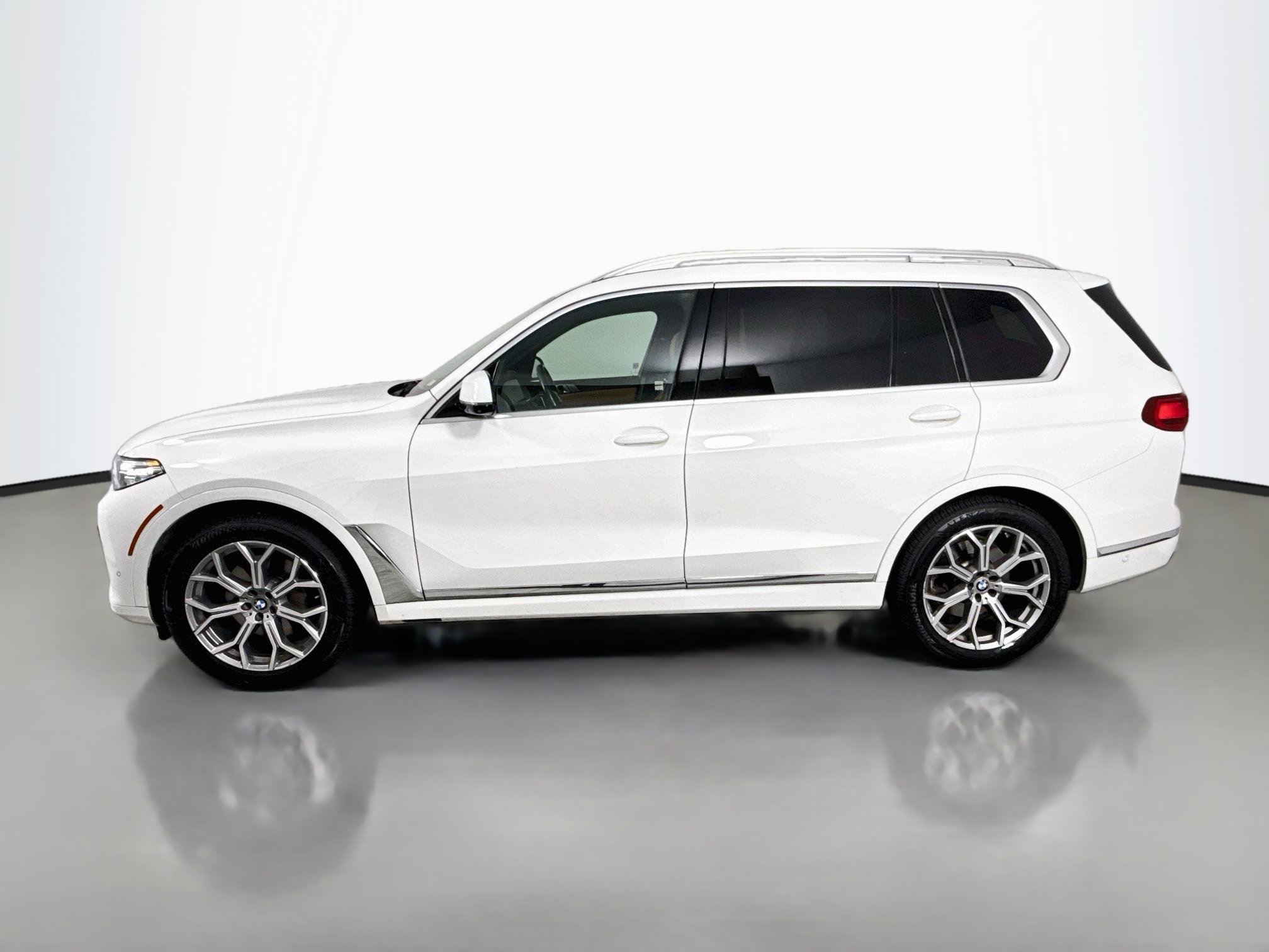 Used 2021 BMW X7 xDrive40i w/ Premium Package AWD/4WD image 4