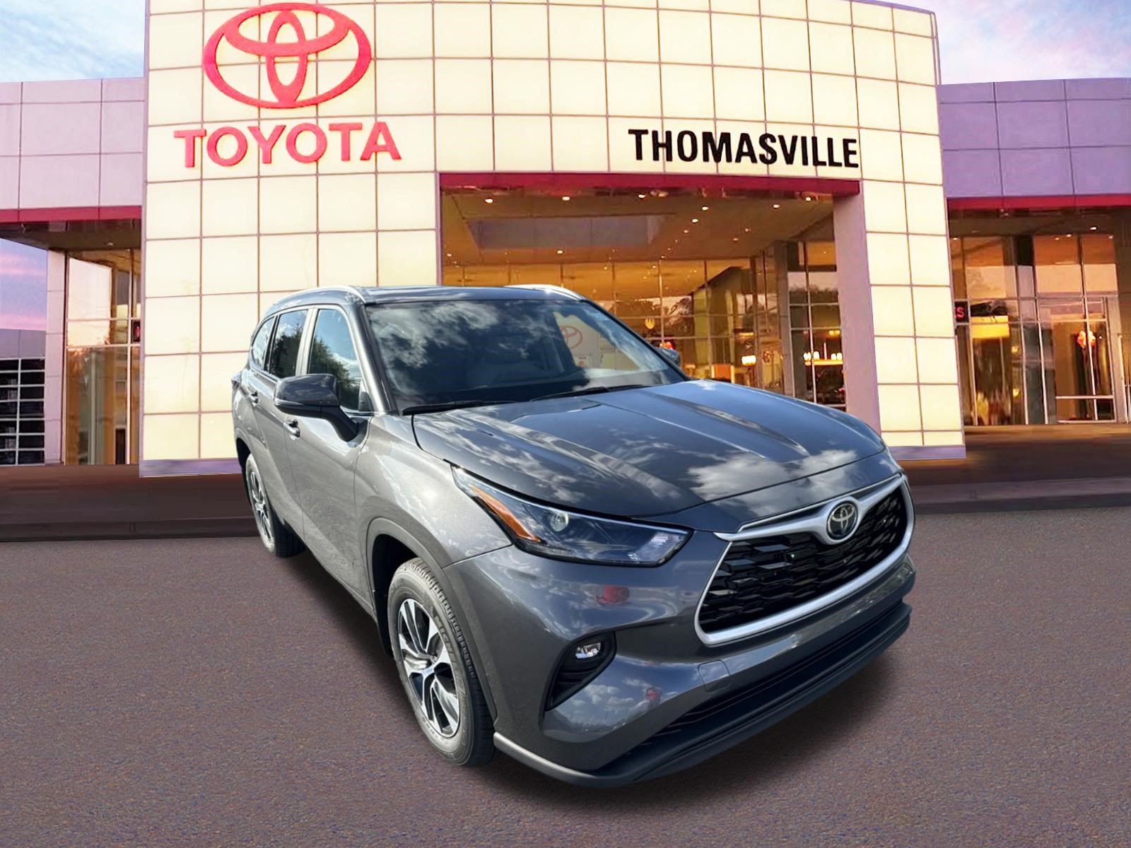 New 2025 Toyota Highlander XLE FWD image 3