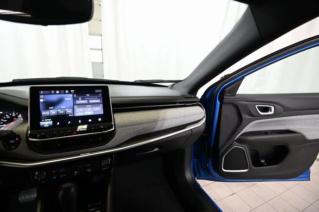 Used 2024 Jeep Compass Latitude image 28