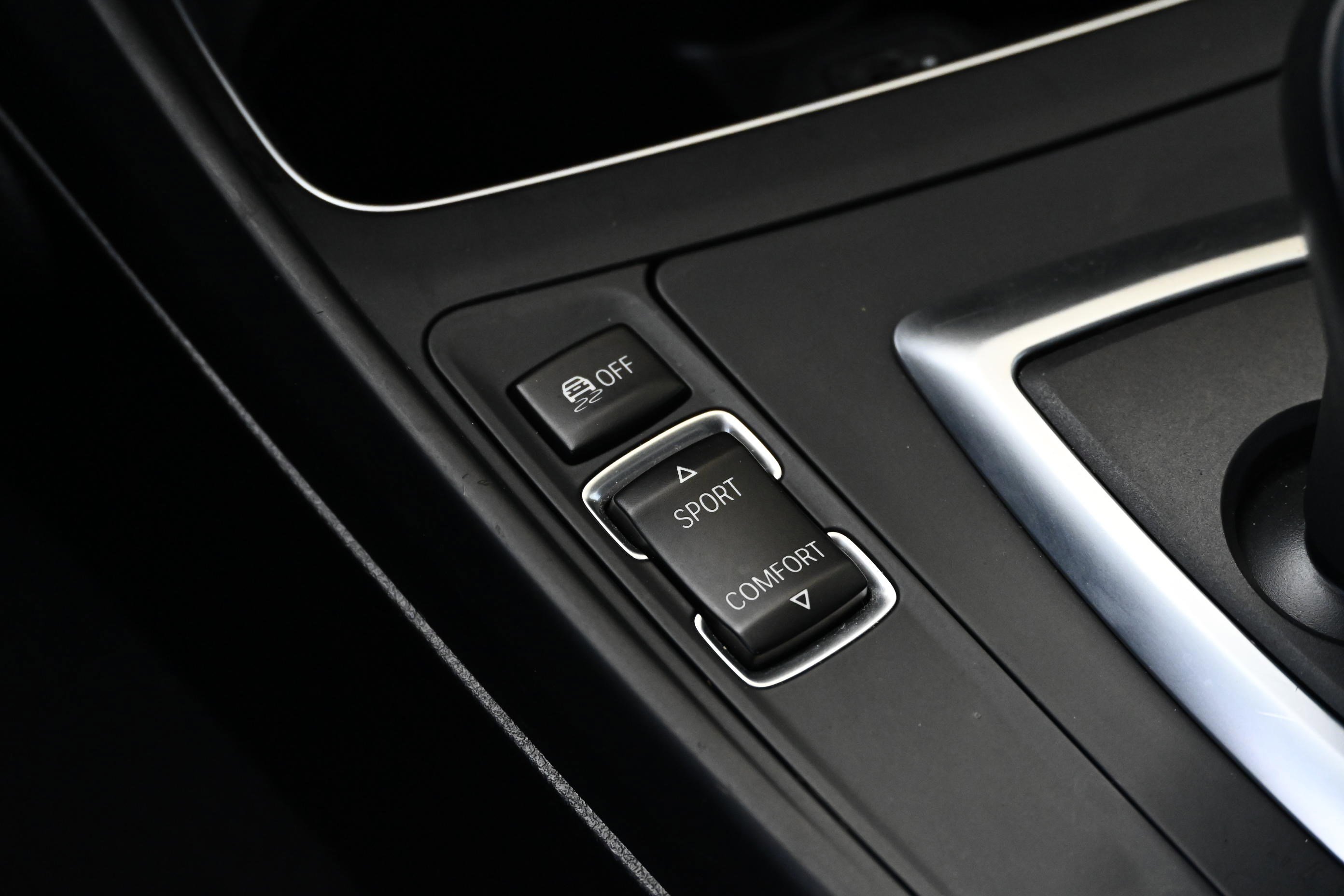 Used 2018 BMW M2 image 16