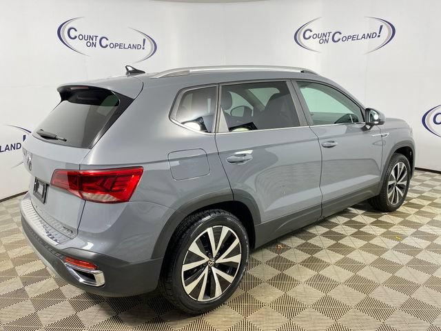 Used 2023 Volkswagen Taos SE w/ Panoramic Sunroof Package AWD/4WD image 7
