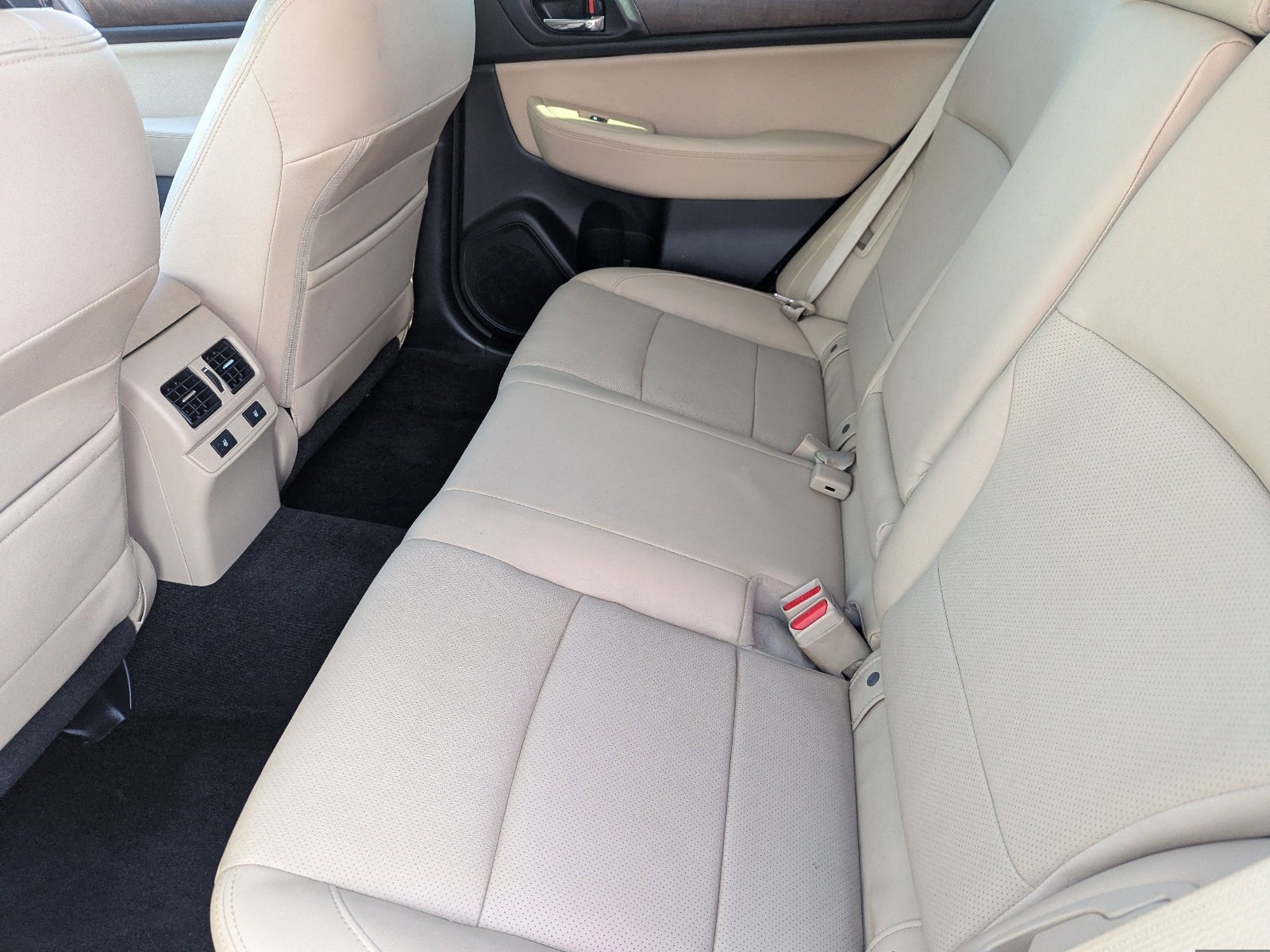 Used 2015 Subaru Outback 3.6R Limited image 27