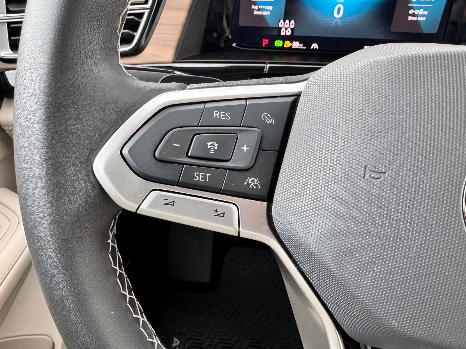 Used 2024 Volkswagen Atlas SE image 16