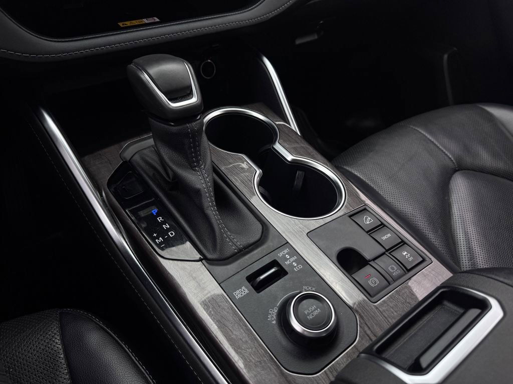 Used 2023 Toyota Highlander Limited image 19