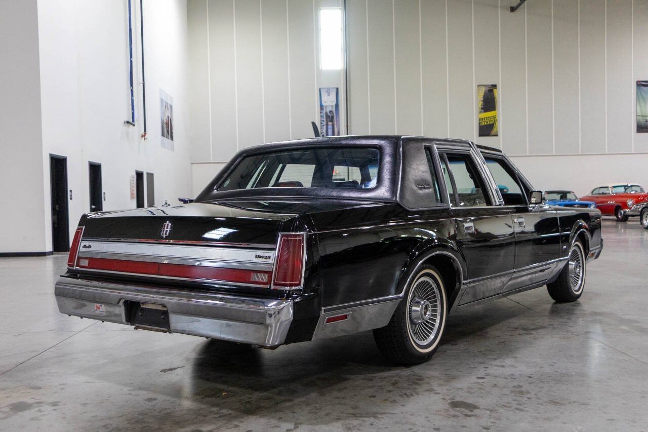 Used 1988 Lincoln Town Car Signature RWD image 6