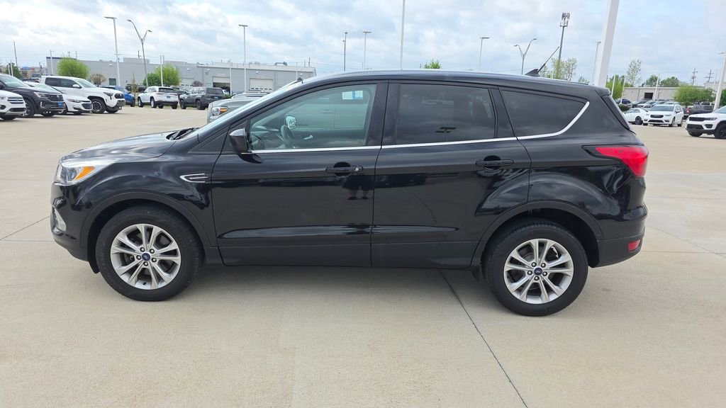 Used 2019 Ford Escape SE image 2