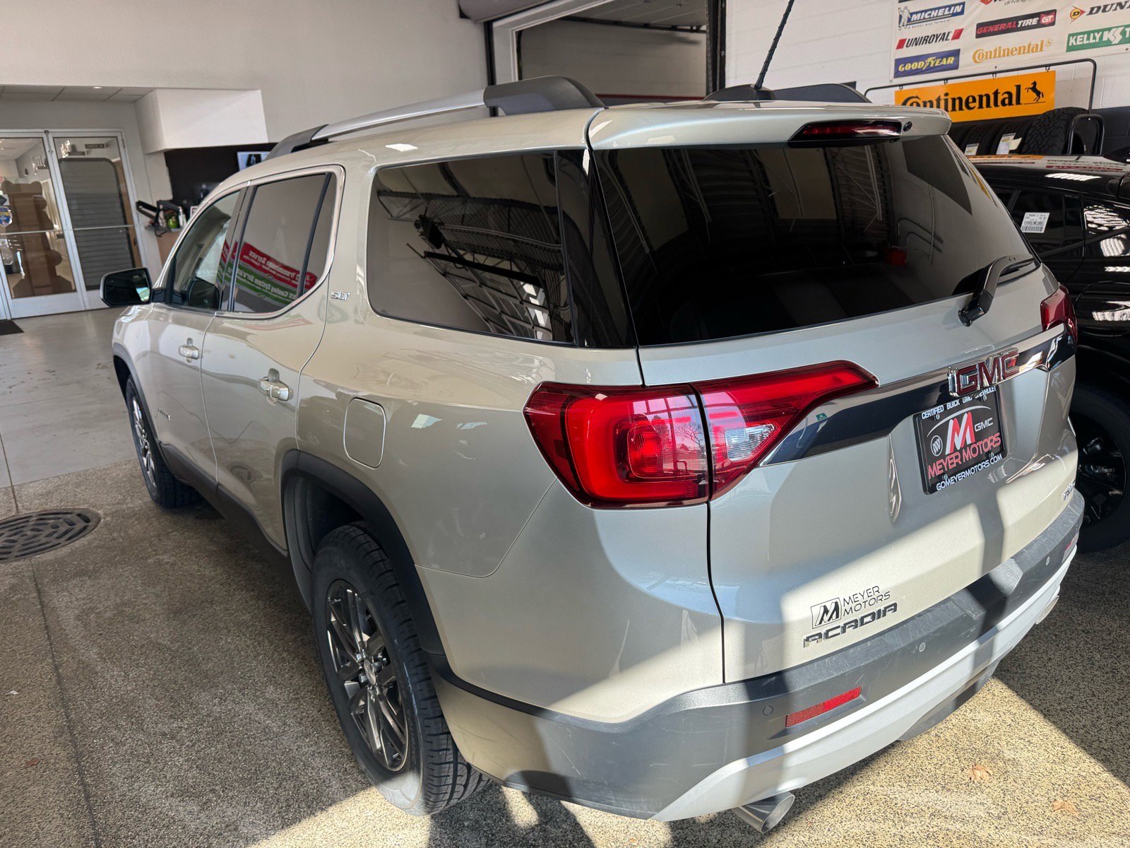 Used 2017 GMC Acadia SLT image 7