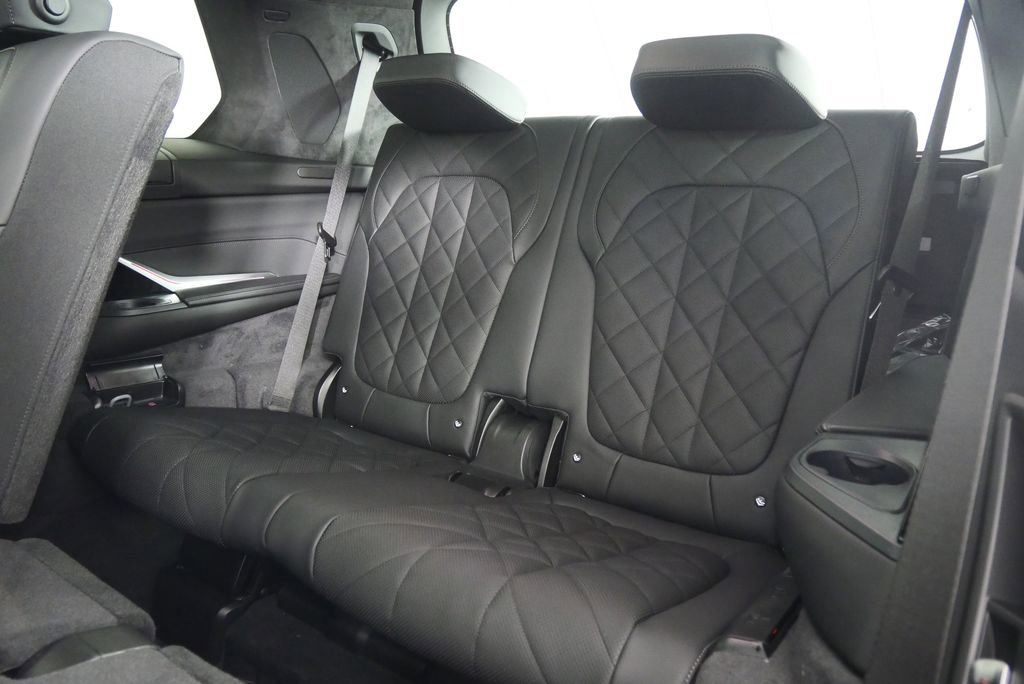 Used 2026 BMW X7 xDrive40i w/ M Sport Package image 16