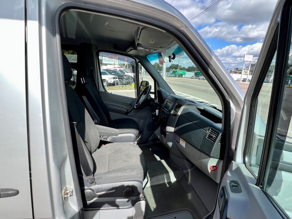 Used 2014 Freightliner Sprinter 2500 RWD image 22