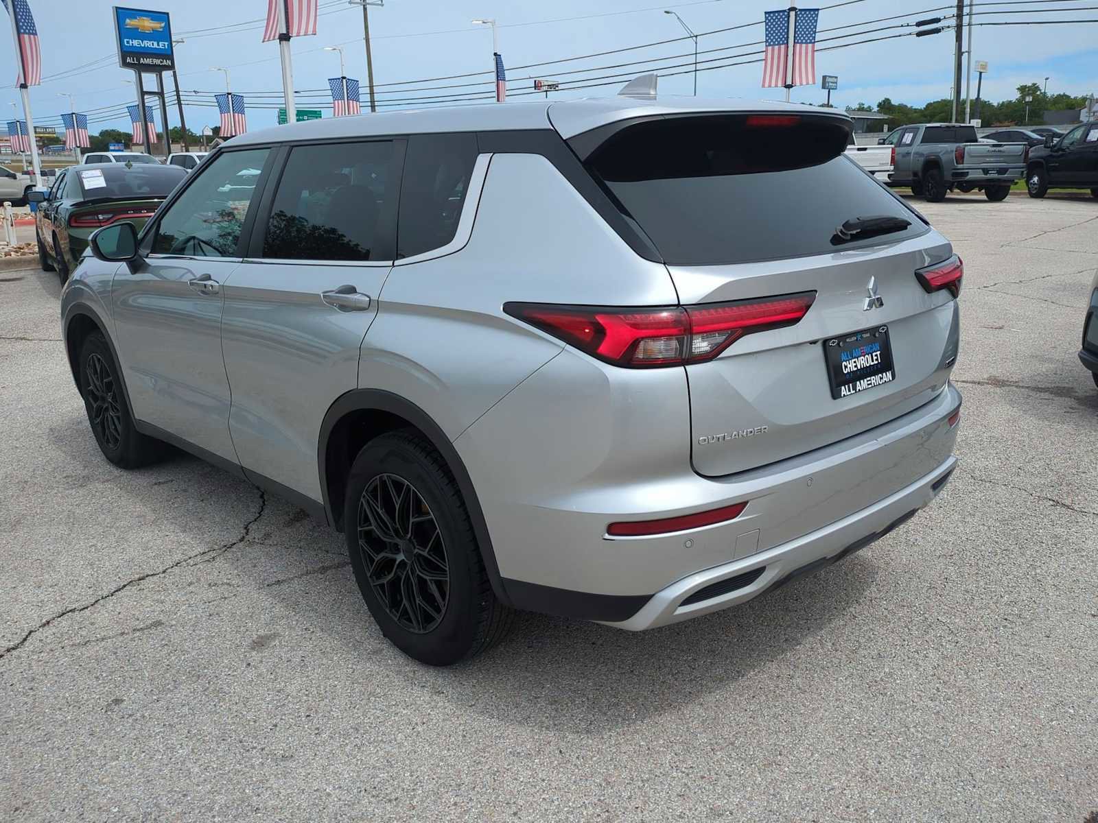 Used 2023 Mitsubishi Outlander SE FWD image 6