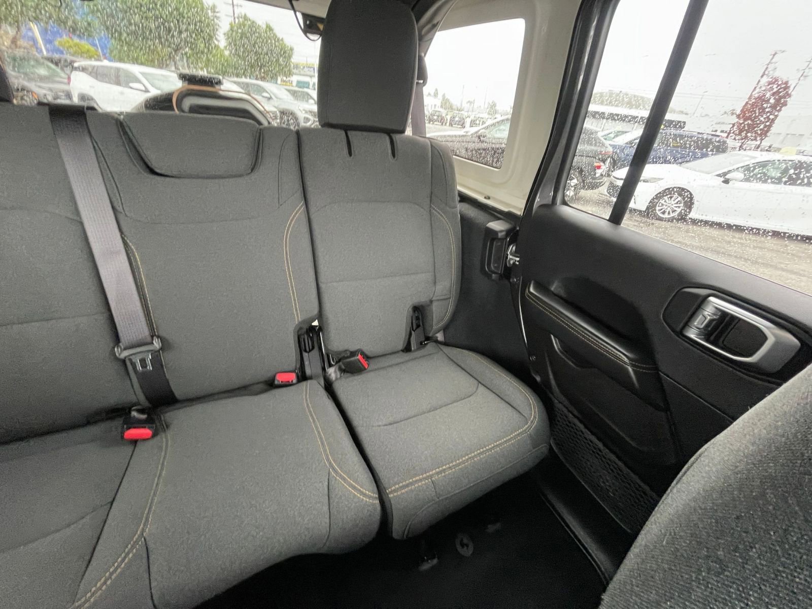 Used 2025 Jeep Wrangler Sahara image 37
