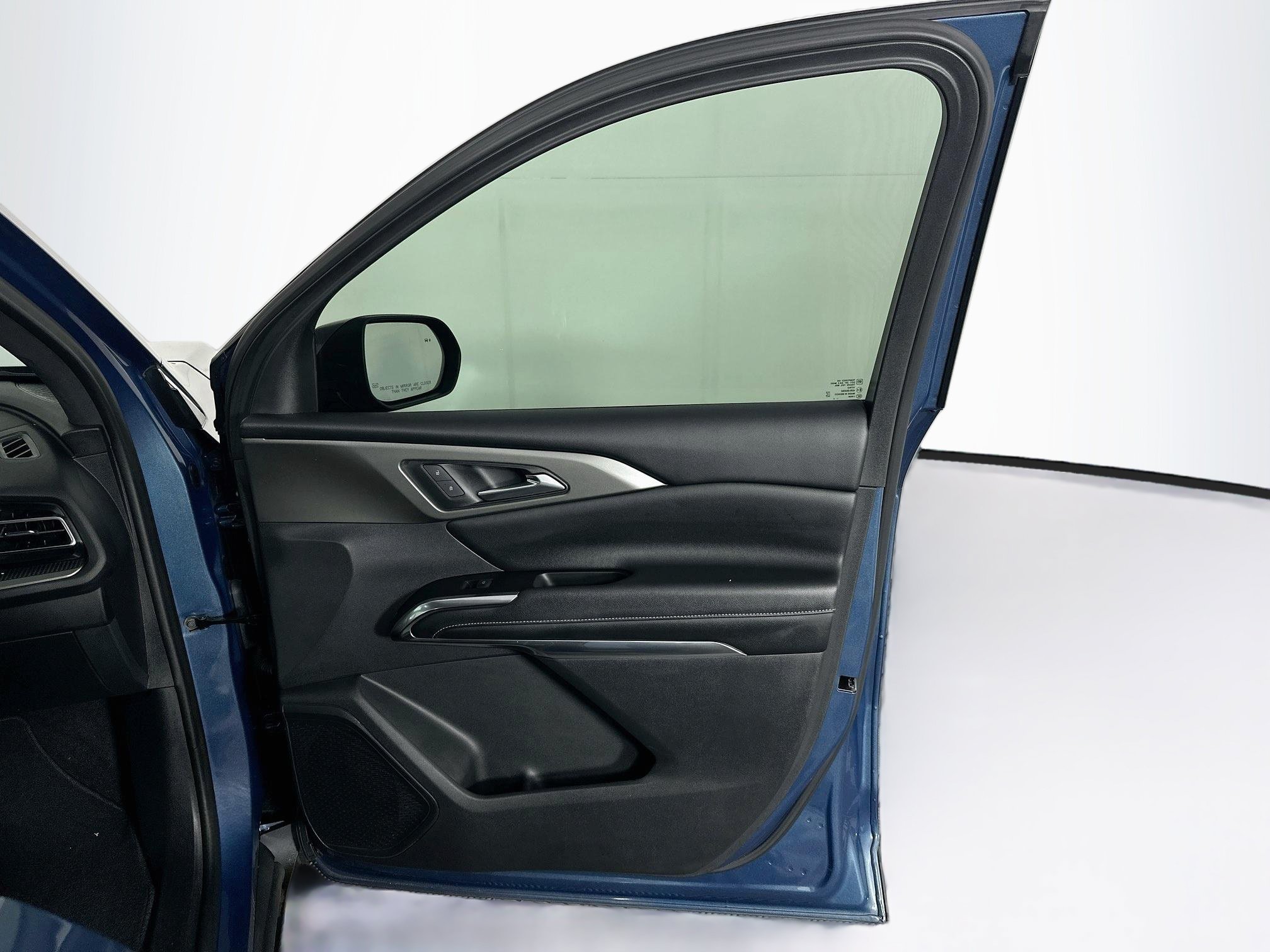 Used 2024 Chevrolet Traverse LS FWD image 32