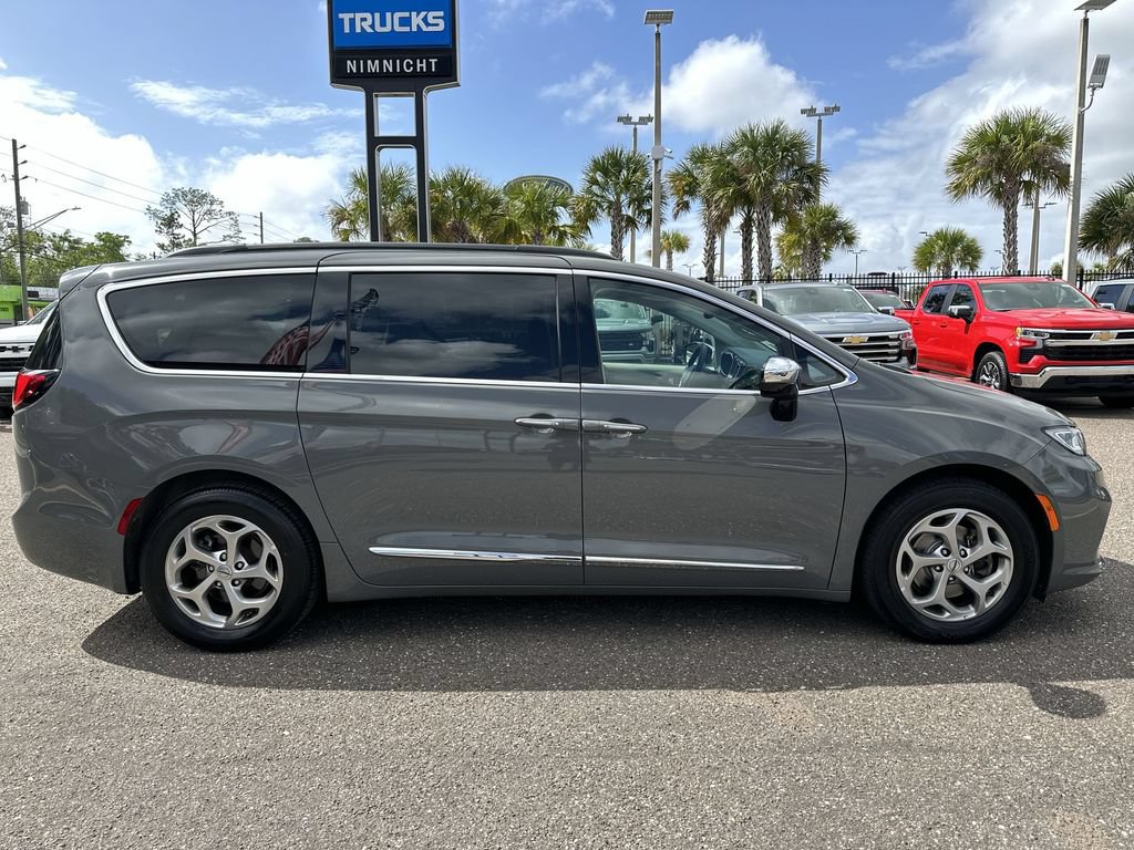 Used 2023 Chrysler Pacifica Limited FWD image 17
