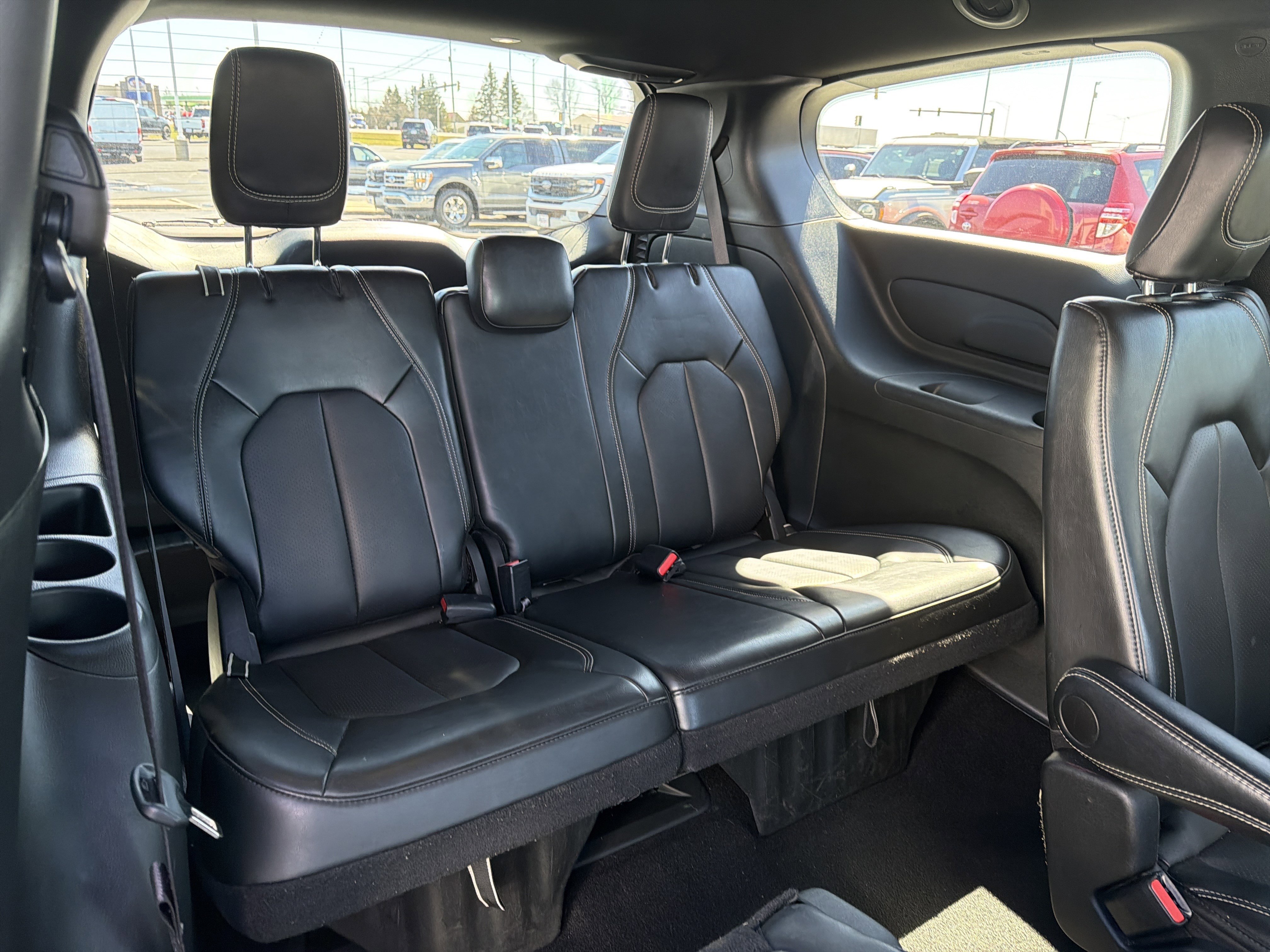 Used 2025 Chrysler Pacifica Select FWD image 11