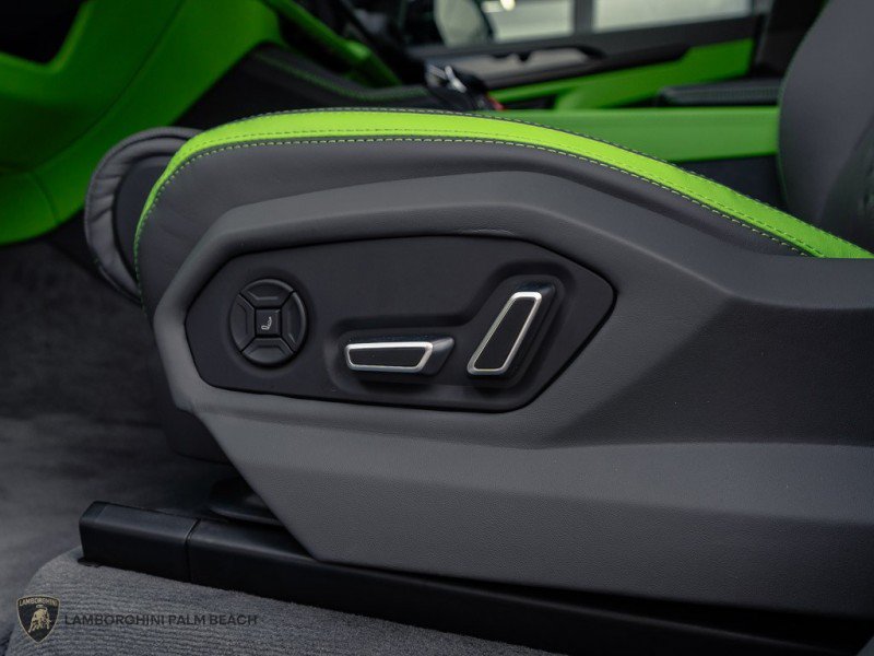 Used 2025 Lamborghini Urus SE AWD/4WD image 19