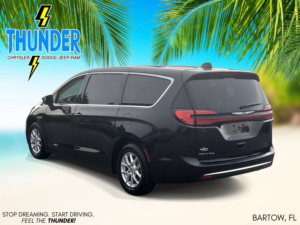 Certified 2023 Chrysler Pacifica Touring-L FWD image 3
