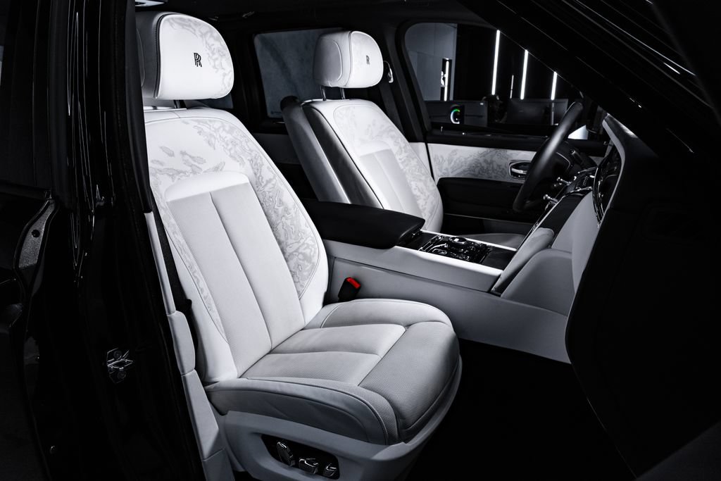 Used 2025 Rolls-Royce Cullinan AWD/4WD image 16