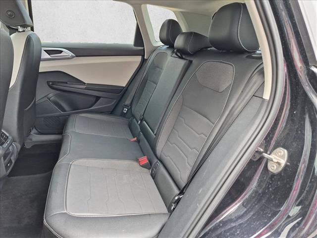 Used 2025 Volkswagen Taos SE FWD image 18