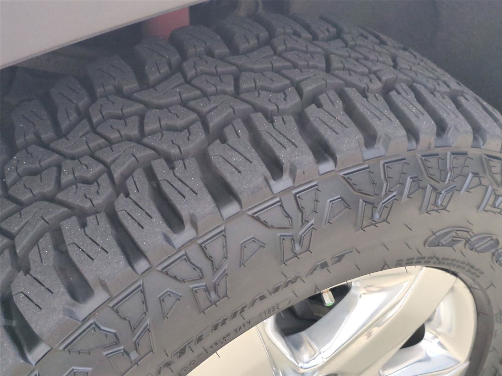 Used 2022 Chevrolet Silverado 2500 LTZ AWD/4WD image 11