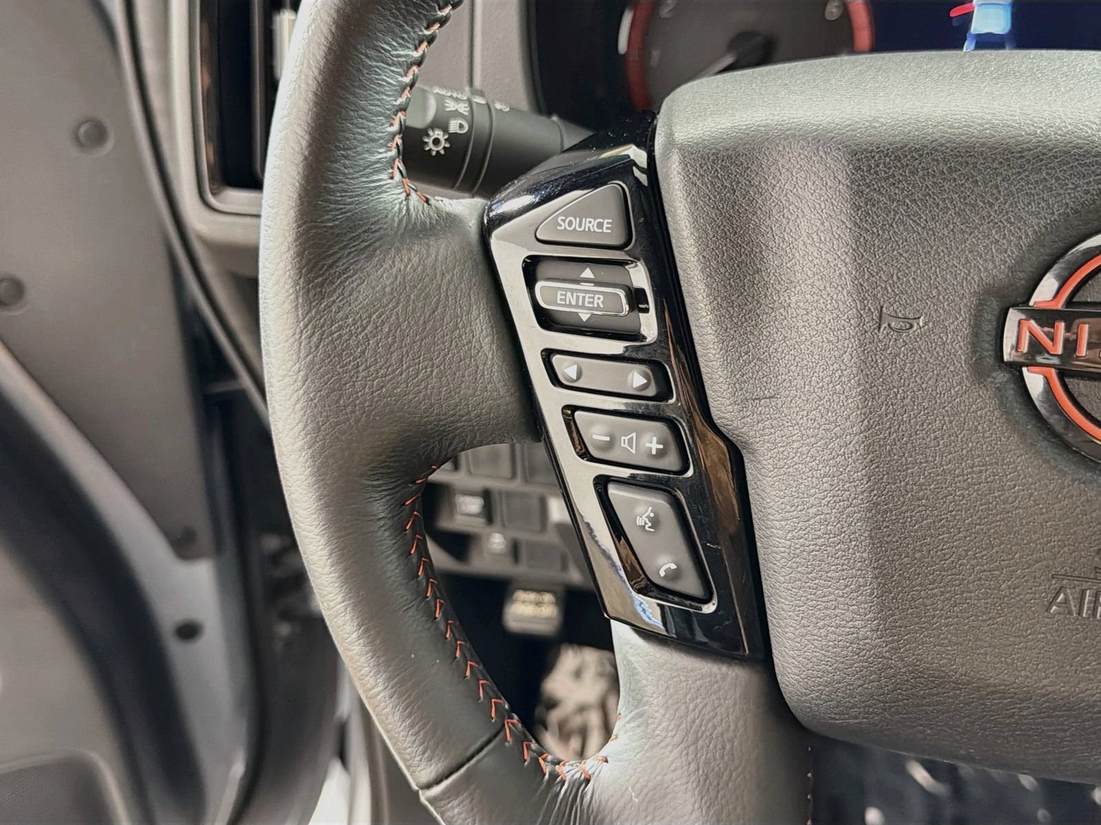 Used 2025 Nissan Frontier Pro-X RWD image 11