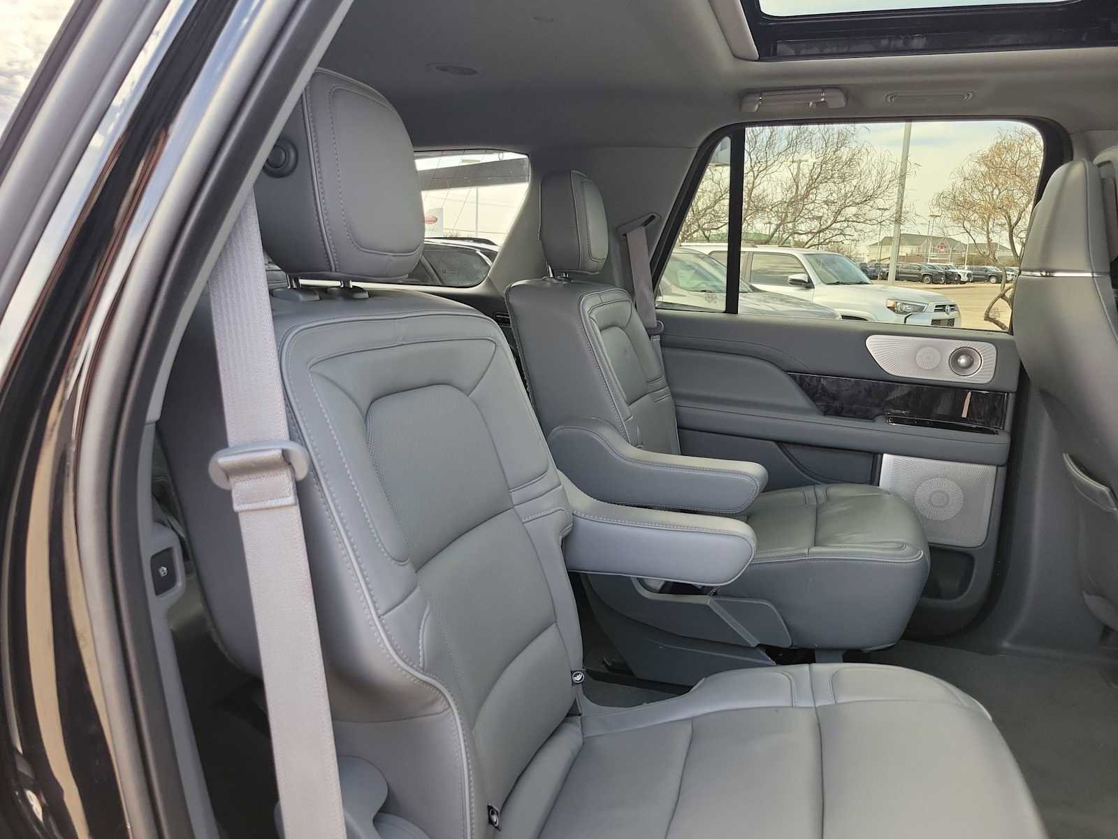 Used 2019 Lincoln Navigator Reserve image 9