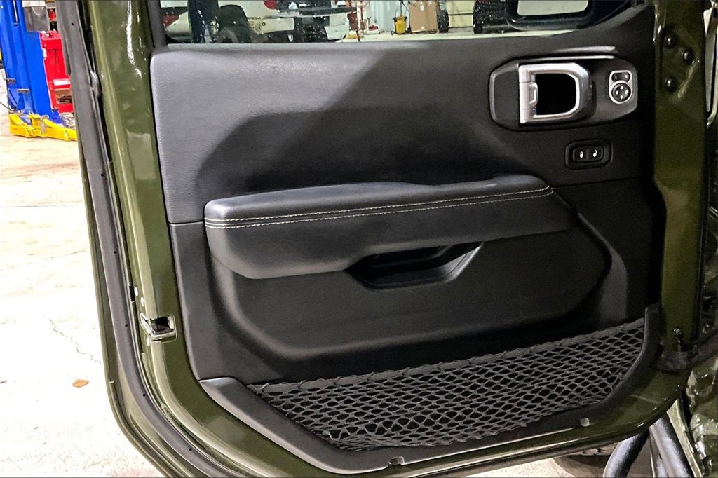 Used 2022 Jeep Wrangler Unlimited Rubicon w/ Cold Weather Group image 19