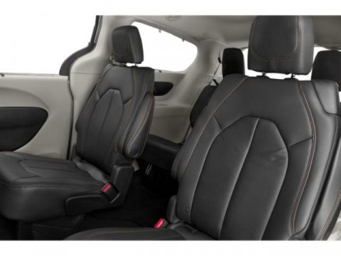 Used 2018 Chrysler Pacifica Touring-L Plus FWD image 11