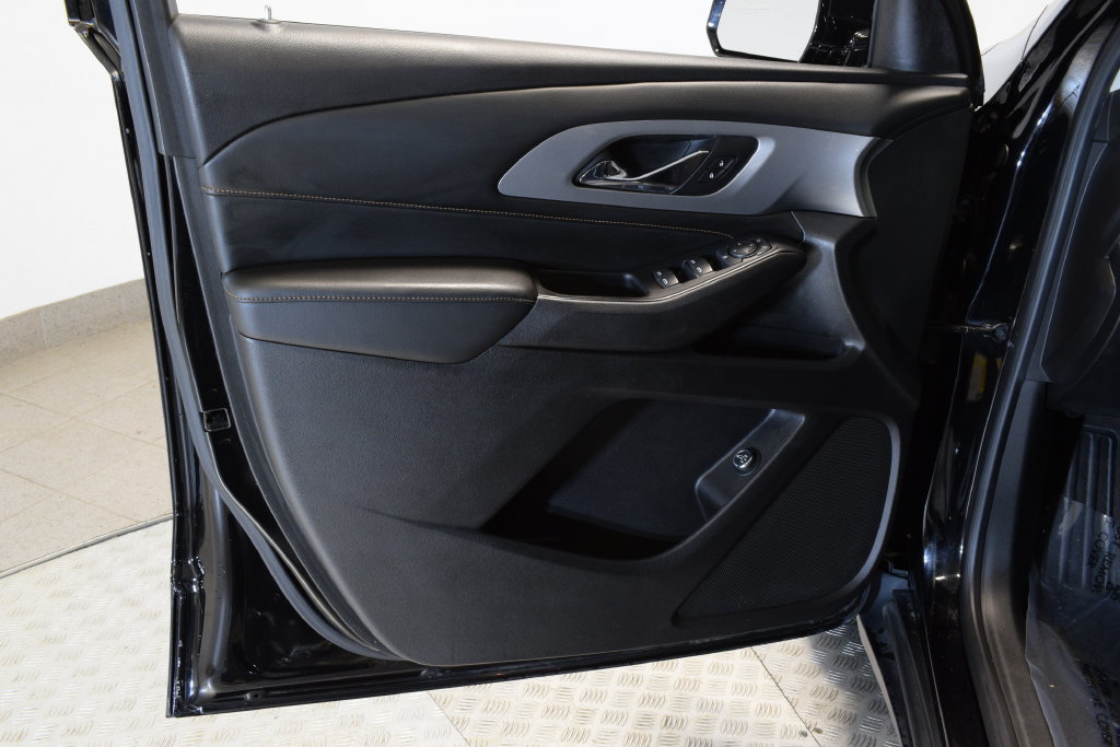 Used 2018 Chevrolet Traverse LT FWD image 12