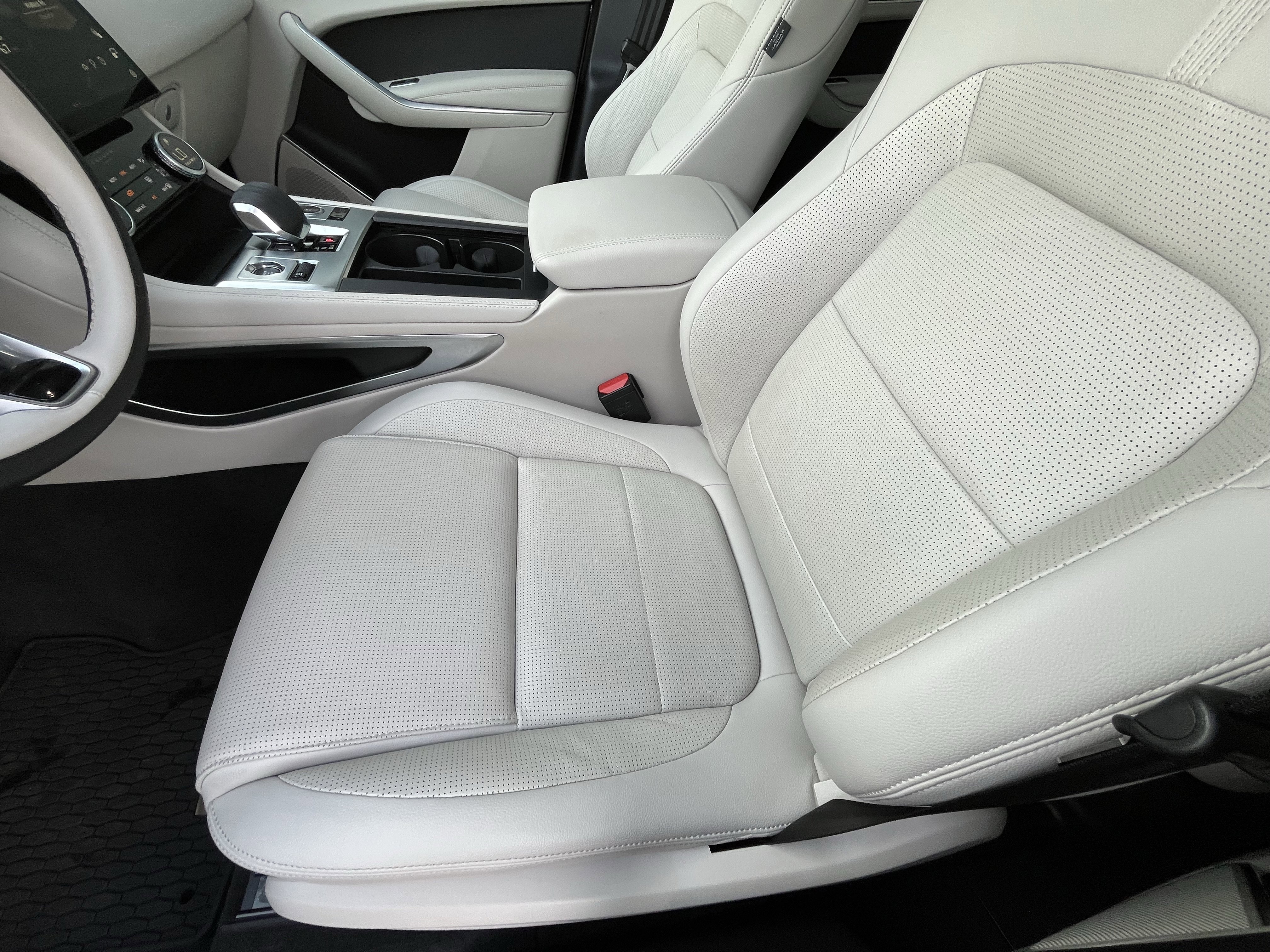 Used 2025 Jaguar F-PACE R-Dynamic S image 17