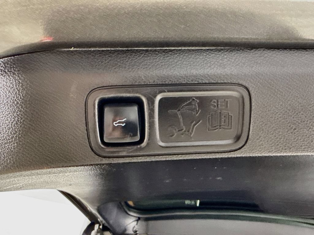 Used 2018 Ford Expedition XLT w/ Equipment Group 202A AWD/4WD image 36